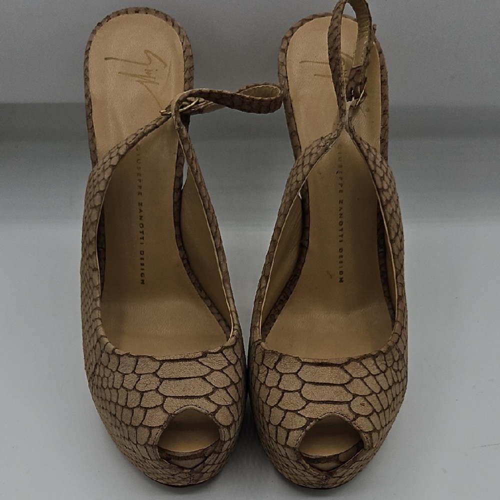 Vero Cuoio Tan Platform Peep-Toe Sandals